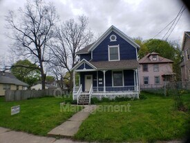 1123 Second St NW in Grand Rapids, MI - Building Photo