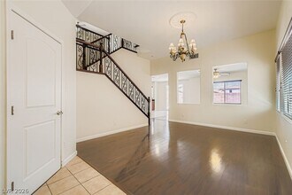 9856 Chief Sky St in Las Vegas, NV - Foto de edificio - Building Photo