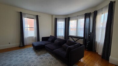 49 Temple St, Unit 1 in Somerville, MA - Building Photo - Building Photo