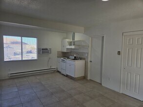 6289 Smoketree Ave in Twentynine Palms, CA - Foto de edificio - Building Photo