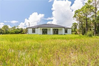 719 Homestead Rd S in Lehigh Acres, FL - Foto de edificio - Building Photo