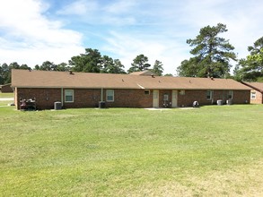 214 Crabapple Cir in Fayetteville, NC - Building Photo - Building Photo