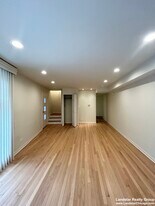 1990 Sheridan Rd in Highland Park, IL - Building Photo