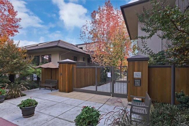 2140 Santa Cruz Ave, Unit A210 in Menlo Park, CA - Foto de edificio - Building Photo
