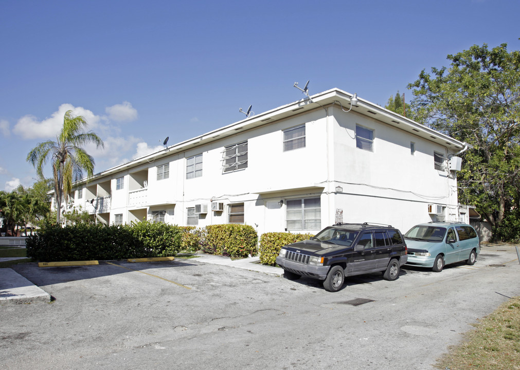 461 SW 42nd Ave in Coral Gables, FL - Foto de edificio