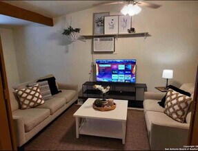 587 Overhill Dr-Unit -1 in San Antonio, TX - Building Photo - Building Photo