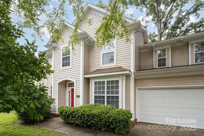6721 Charter Hills Rd in Charlotte, NC - Building Photo - Building Photo