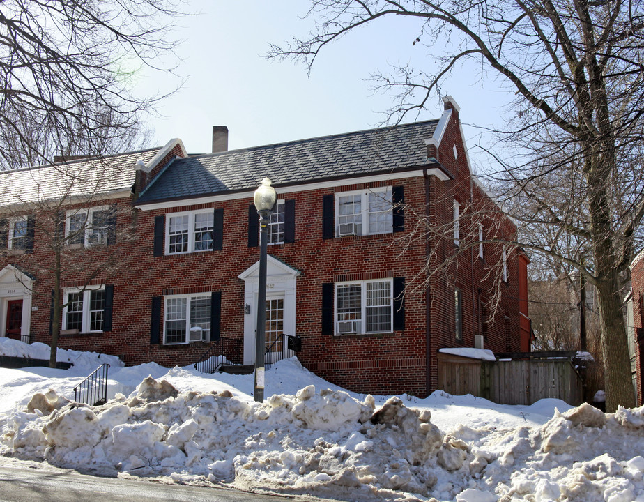 2642 39th St NW in Washington, DC - Foto de edificio