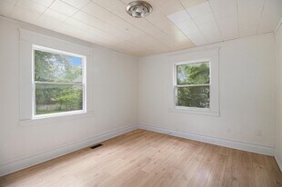 811 Larned St in Lansing, MI - Building Photo