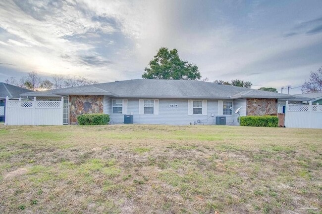 3352 Green Briar Cir