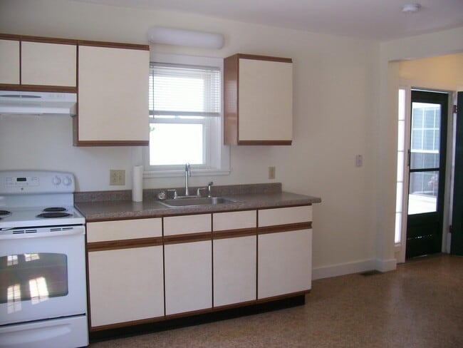 11 Maple St, Unit 11 in Brunswick, ME - Foto de edificio - Building Photo