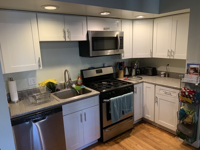 110 Central St, Unit 1R in Somerville, MA - Foto de edificio - Building Photo