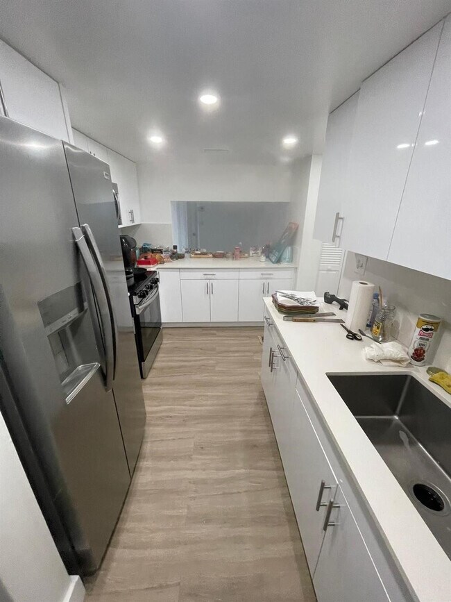 7040 Coral Wy in Miami, FL - Building Photo - Building Photo