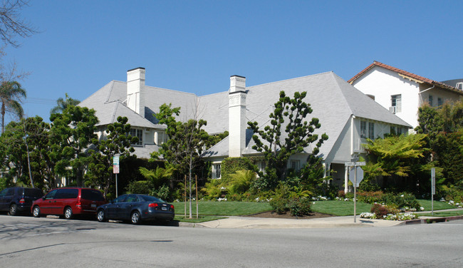 9679 Charleville Blvd in Beverly Hills, CA - Building Photo - Building Photo