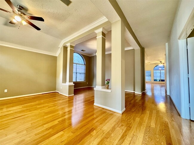 1215 Wood Haven Ct in Sugar Land, TX - Building Photo - Building Photo