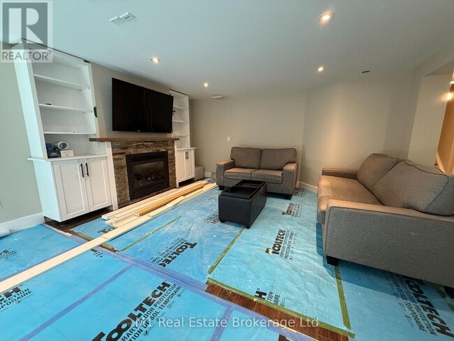 property at 18 Promenade Rd