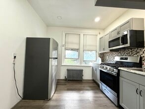 275 Linden Ave in Jersey City, NJ - Building Photo - Building Photo