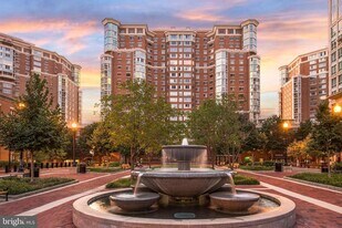 2151 Jamieson Ave, Unit 1011 in Alexandria, VA - Building Photo