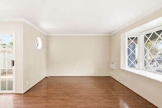 12334 Moorpark St in Los Angeles, CA - Building Photo - Building Photo