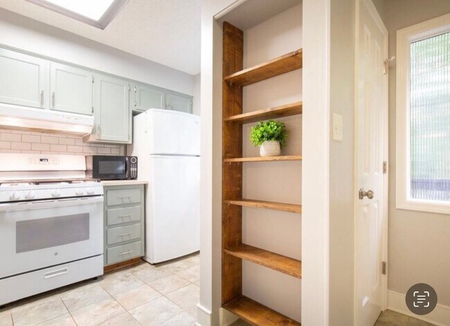 1749 Beechwood Cir S in Tallahassee, FL - Building Photo - Building Photo