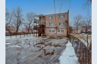 7530 S Saginaw Ave in Chicago, IL - Building Photo - Building Photo