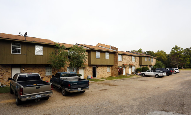 Mark IV Gardens in Gulfport, MS - Building Photo - Building Photo