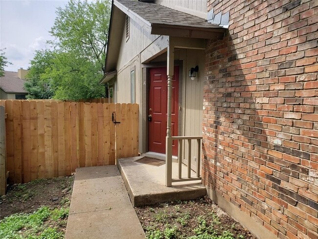 8813 Cainwood Ln in Austin, TX - Building Photo - Building Photo