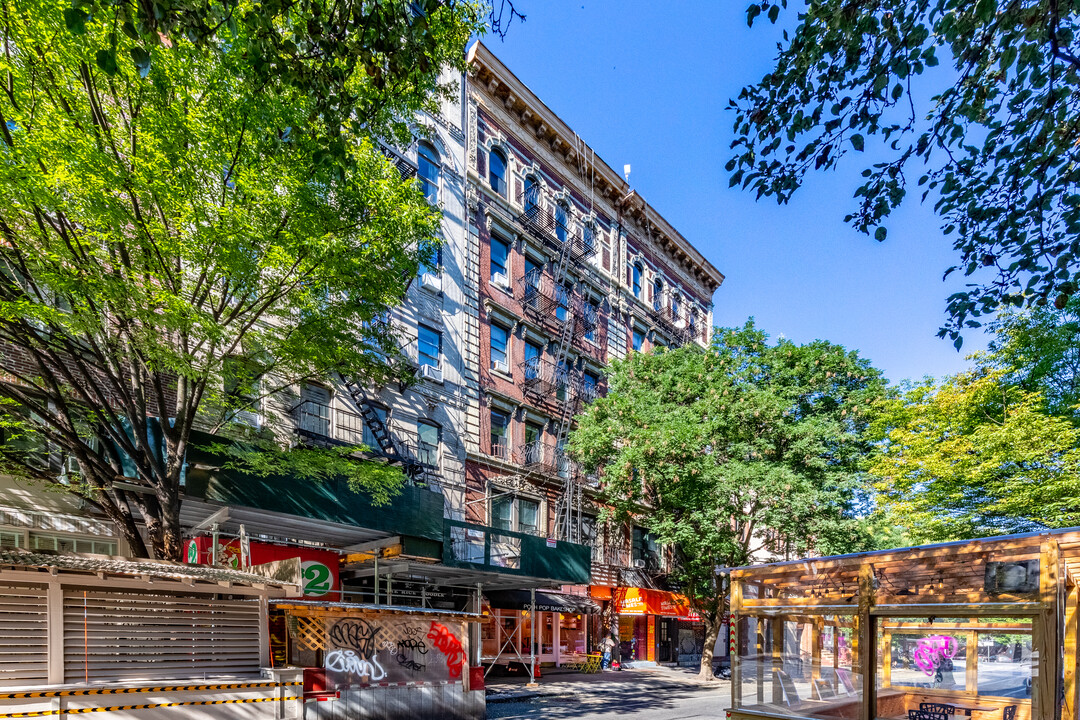 192 Bleecker St in New York, NY - Building Photo