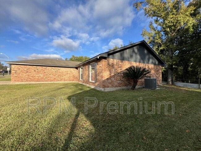 8803 Orleans Dr in Baton Rouge, LA - Building Photo - Building Photo
