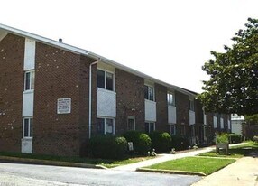 1063 W 48th St, Unit A4 in Norfolk, VA - Building Photo