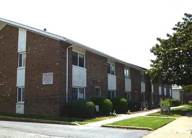property at 1063 W 48th St