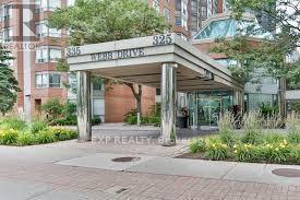 335-2335 Webb Dr in Mississauga, ON - Building Photo - Building Photo