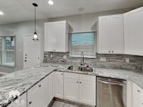 310 Gabriel in San Antonio, TX - Building Photo - Building Photo