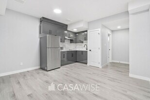 1227 Plum Bnd SW in Edmonton, AB - Building Photo