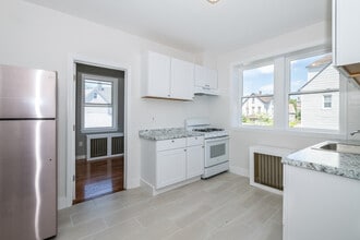 325 Union Ave, Unit 2R in New Rochelle, NY - Building Photo - Building Photo