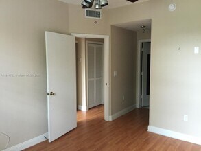 6141 NW 115th Pl in Doral, FL - Building Photo - Building Photo