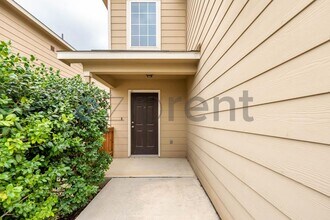11709 Silver Sky in San Antonio, TX - Building Photo - Building Photo