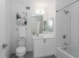 888 W Van Buren St in Chicago, IL - Building Photo - Building Photo