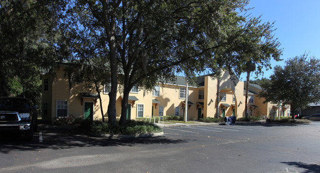 Plaza Royale in Gainesville, FL - Building Photo - Building Photo