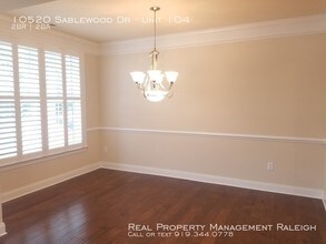 10520 Sablewood Dr-Unit -Unit 104 in Raleigh, NC - Foto de edificio - Building Photo