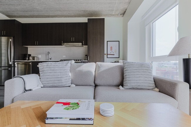 343 W Schiller St in Chicago, IL - Building Photo - Building Photo