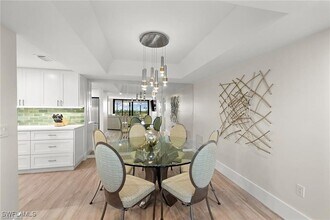 5601 Turtle Bay Dr in Naples, FL - Foto de edificio - Building Photo