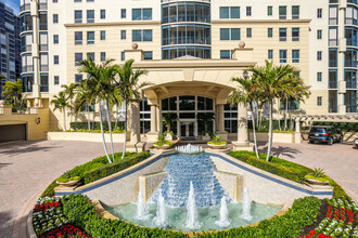 The Seasons at Naples Cay in Naples, FL - Foto de edificio - Building Photo