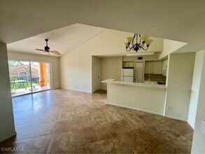 1240 Wildwood Lakes Blvd in Naples, FL - Building Photo - Building Photo