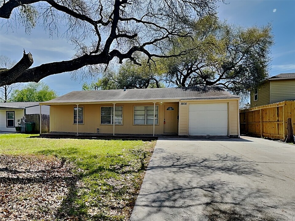 3808 Washington St in Pasadena, TX - Building Photo