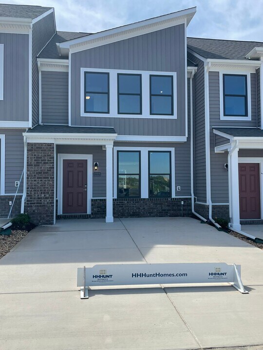 12205 Dutch Elm Cir in Midlothian, VA - Building Photo