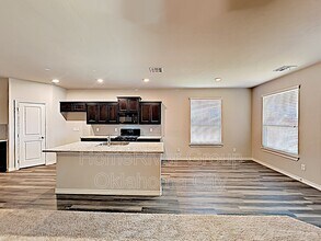 9521 Timberwind Ln in Yukon, OK - Foto de edificio - Building Photo