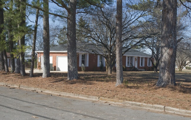 8910 Strong Dr SE in Huntsville, AL - Foto de edificio - Building Photo