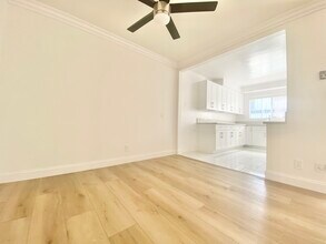 12410 Chandler Blvd in Los Angeles, CA - Building Photo - Building Photo