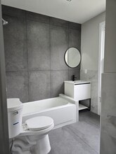 212 Custer Ave, Unit 2 in Newark, NJ - Building Photo - Building Photo